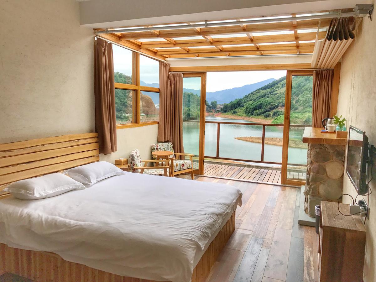 The Lake View Deyishe Resort In Thousand Island Lake Qianwu Exterior photo
