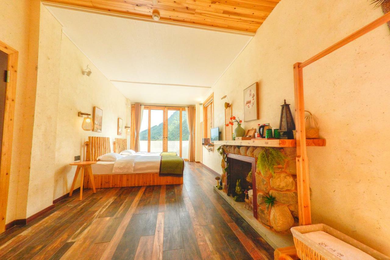 The Lake View Deyishe Resort In Thousand Island Lake Qianwu Exterior photo